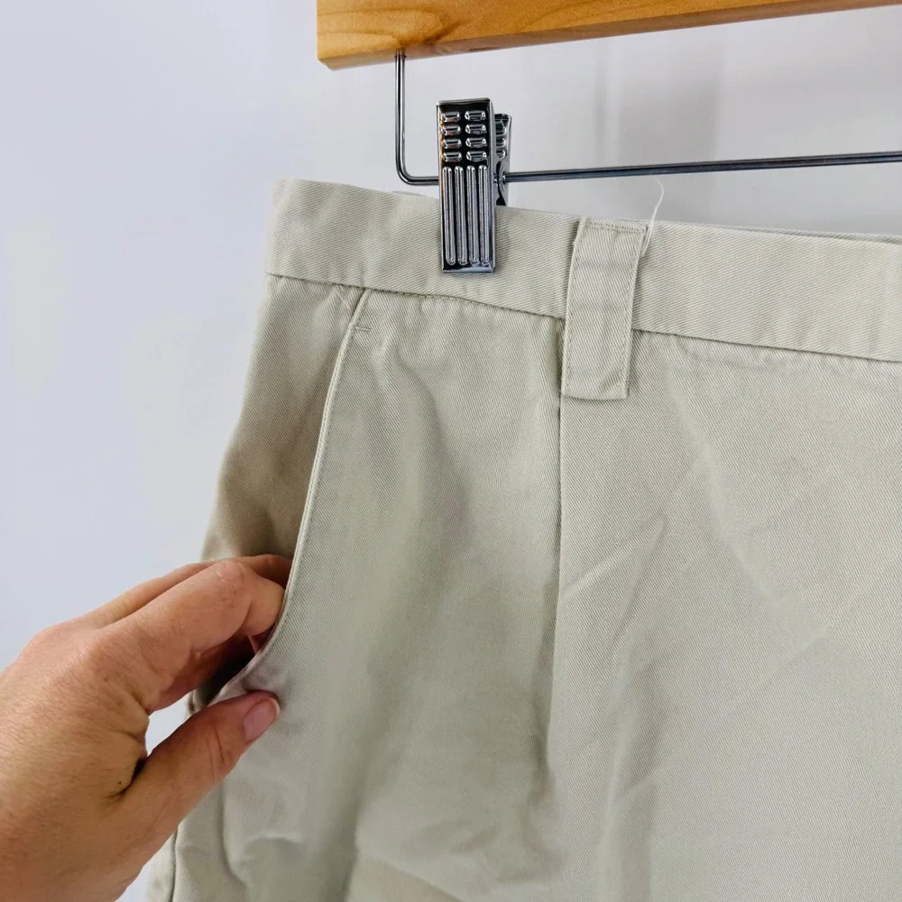 Vintage GAP Classic Khaki Pleated Chino Shorts Size 14 High Rise 90s Y2K